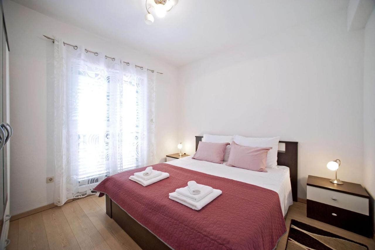 Apartments With A Parking Space Gornje Selo, Solta - 15545 Grohote Exterior foto